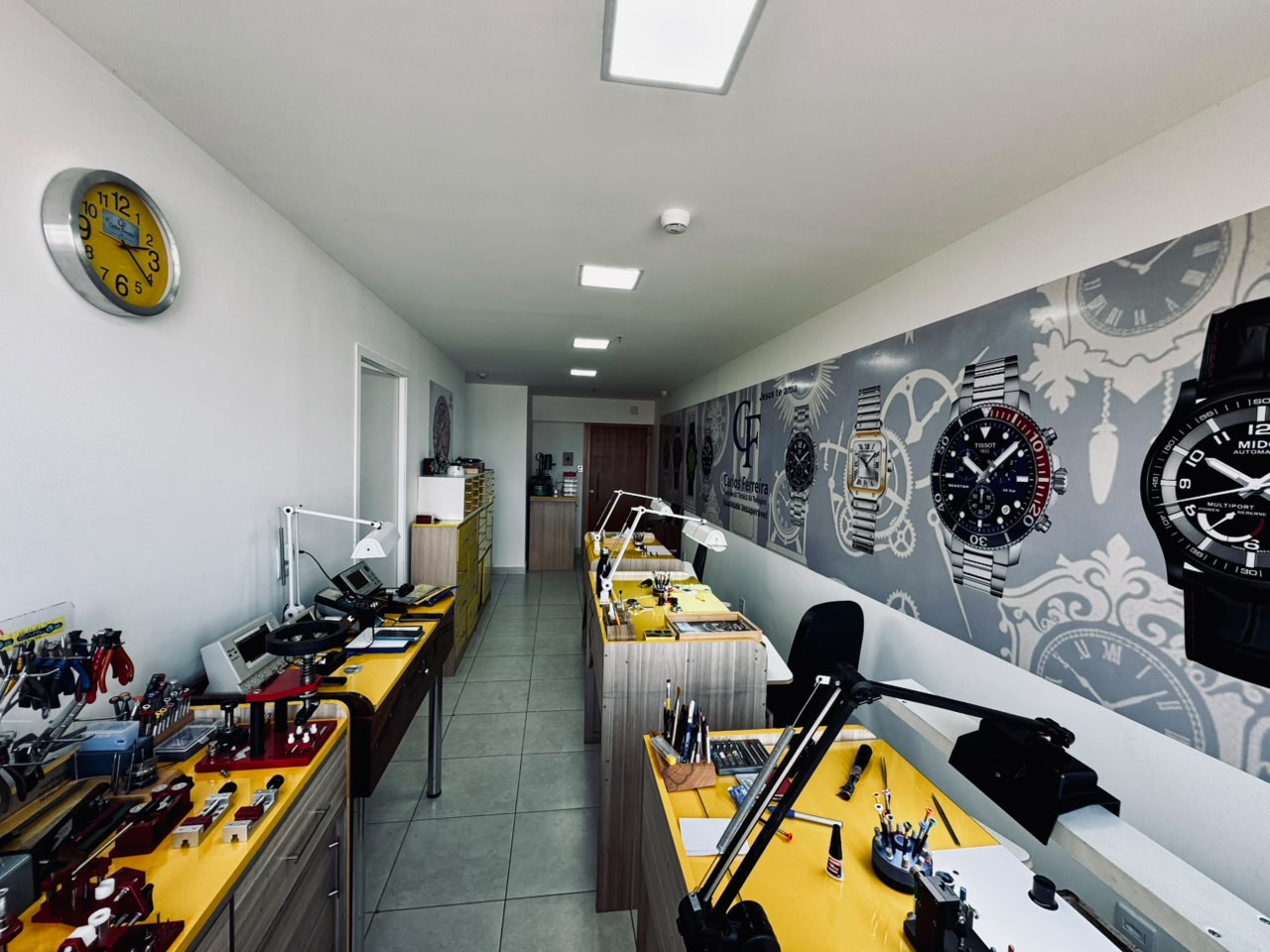 Laboratório técnico da Carlos Ferreira Relógios